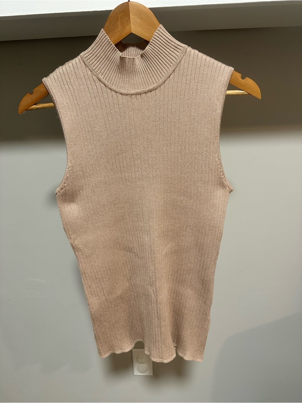 Madison Grey Ribbed Mock Neck Sleeveless Tank Top M Beige Knit